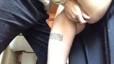 دم در حمام مدرسه، یک ارگاسم کف آلود واقعی - معلم من تمام تلاشش را کرد